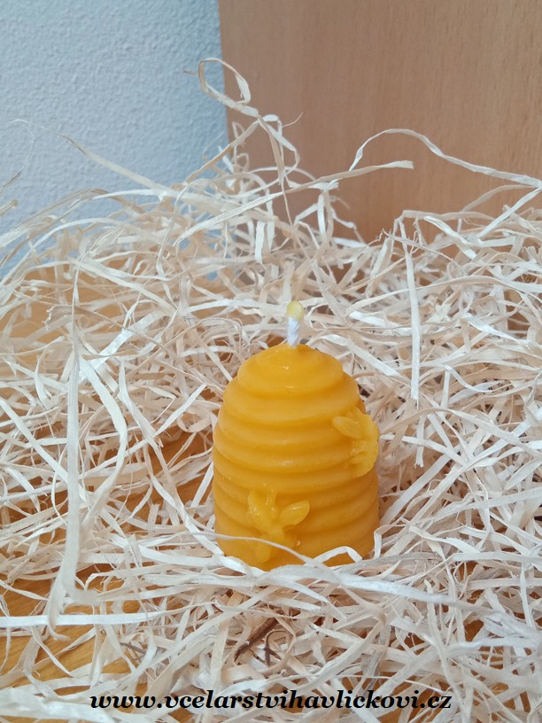 Úl malý se včelkami – ručně odlévaná svíčka z 100 % včelího vosku 🐝