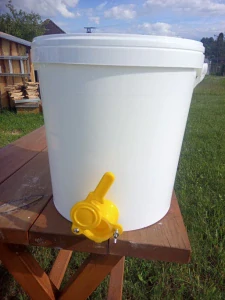 Stáčecí nádoba na 20 l / 25 kg medu