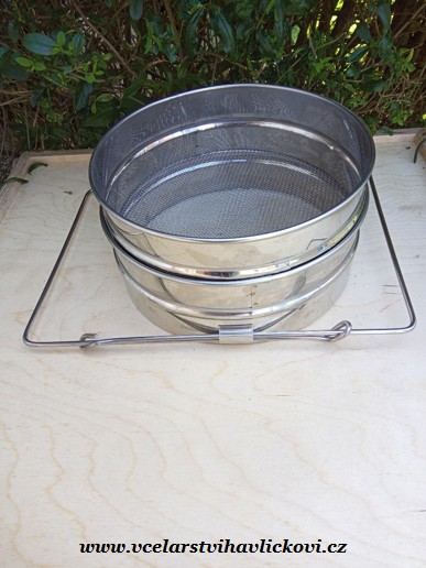 Cedník na med nerezový dvojitý rovný s nastavitelnými úchyty