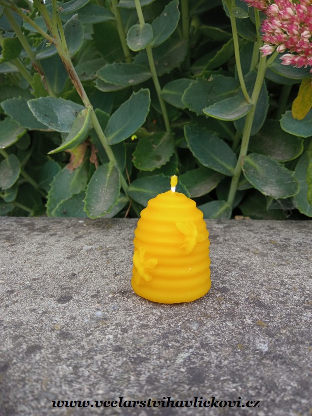 Úl malý se včelkami – ručně odlévaná svíčka z 100 % včelího vosku 🐝