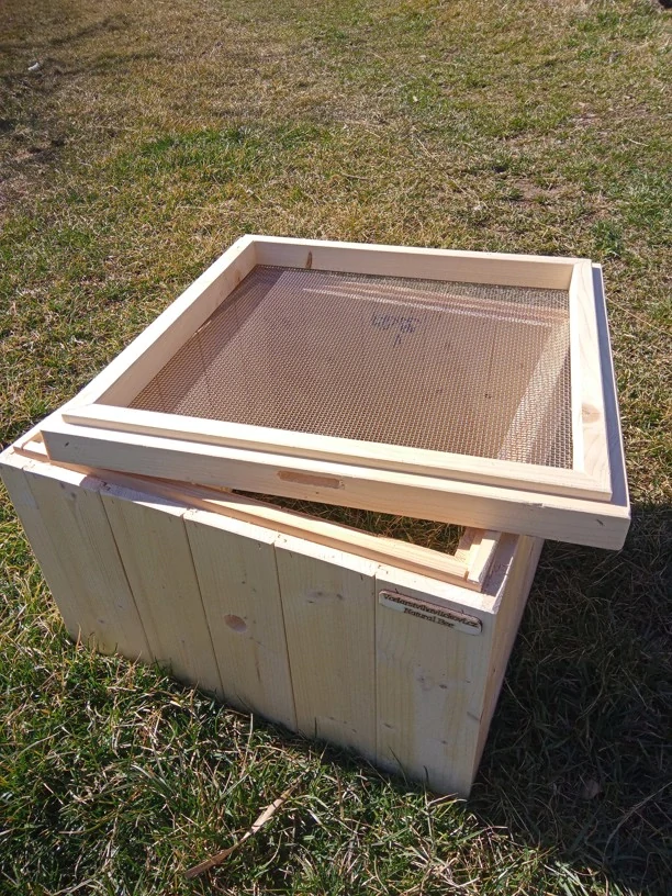 Mezidno zasíťované 49x49cm