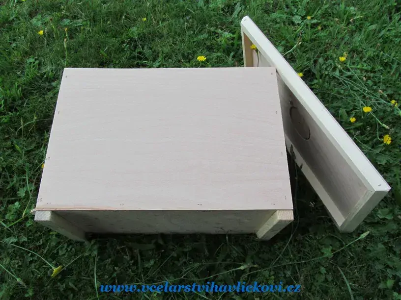 Roják z překližky na 6 rámků 39x24 a 39x27,5
